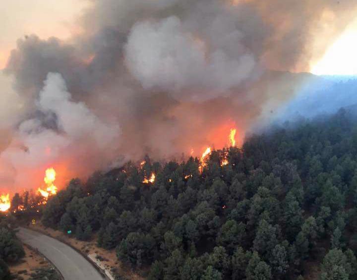 California Chimney Fire causes evacuations northwest of Indian Wells