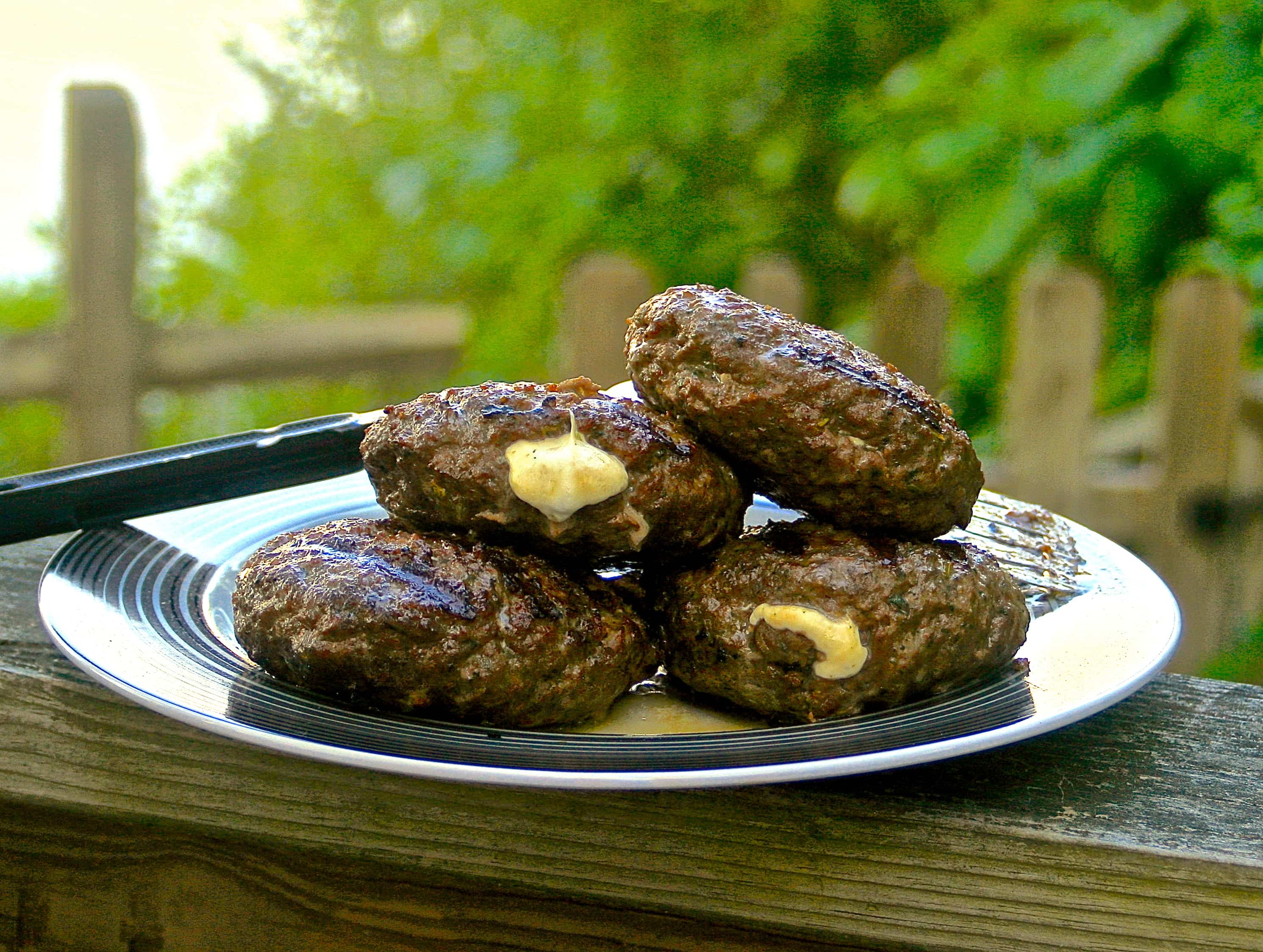 Fresh MozzarellaStuffed Pesto Burgers with PestoMayo, Red Onion