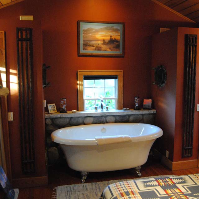 Great Lakes Jacuzzi & Fireplace Suite Wild Goose Inn Bed & Breakfast