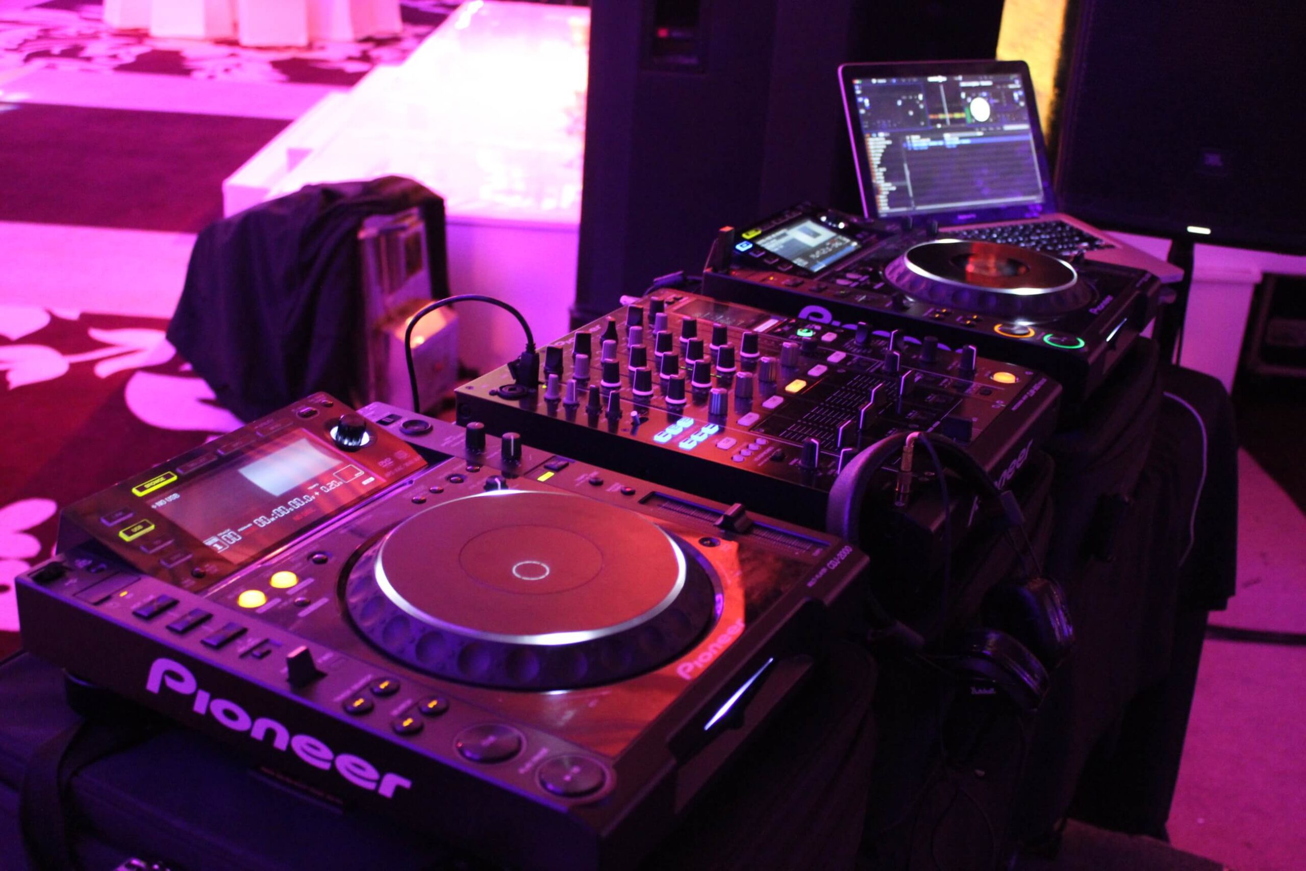 Top 5 Tips On Renting Audio Visual Equipment For Your Next Event Wild