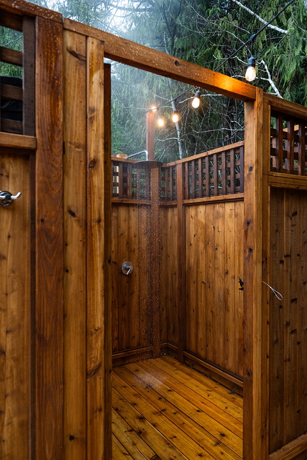 Forest View Studio with Outdoor Shower & Jetted Tub Wild Renfrew