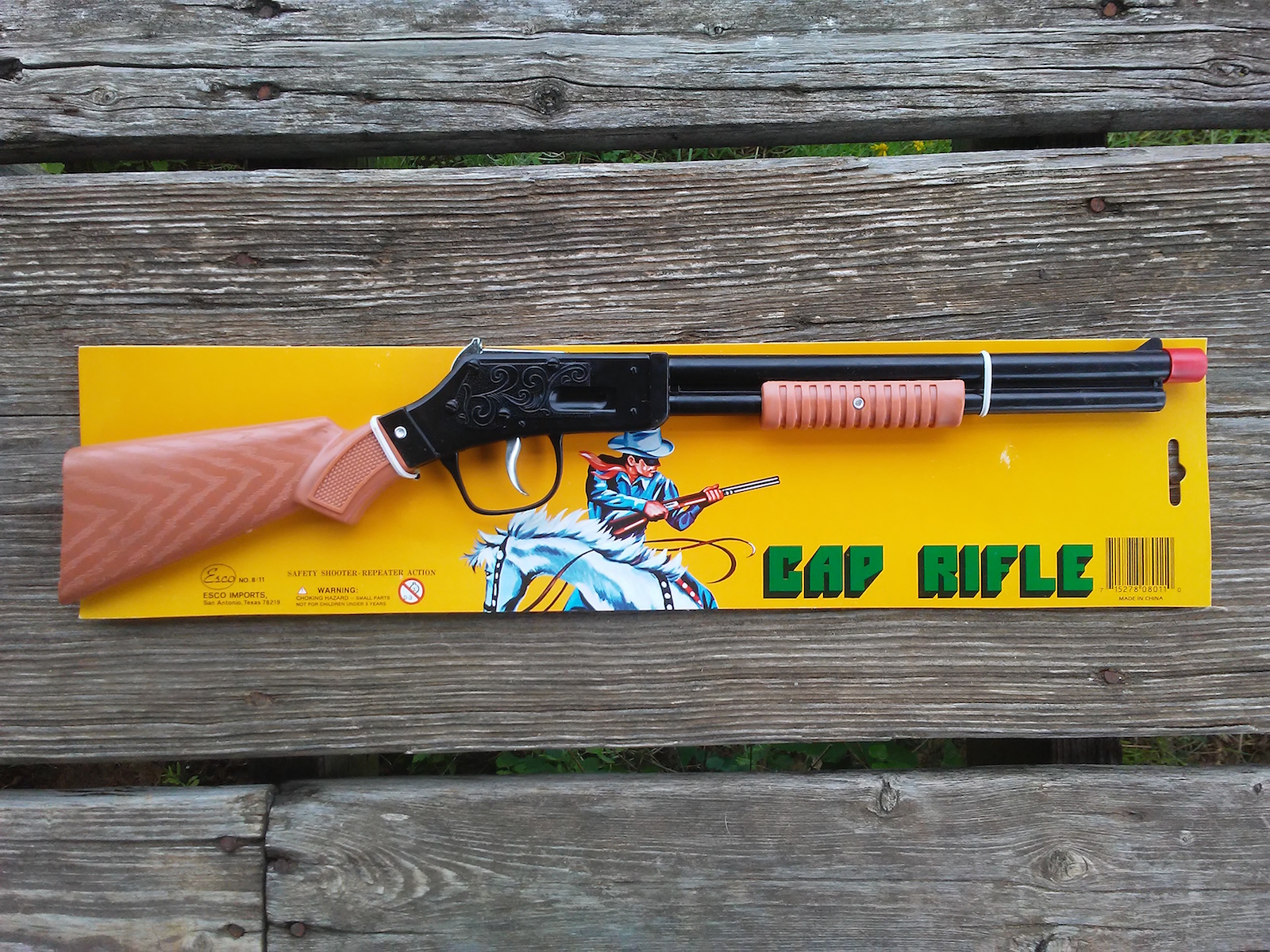 CAP GUN RIFLE WITH THE LONE RANGER ON THE CARD Wild West Toys