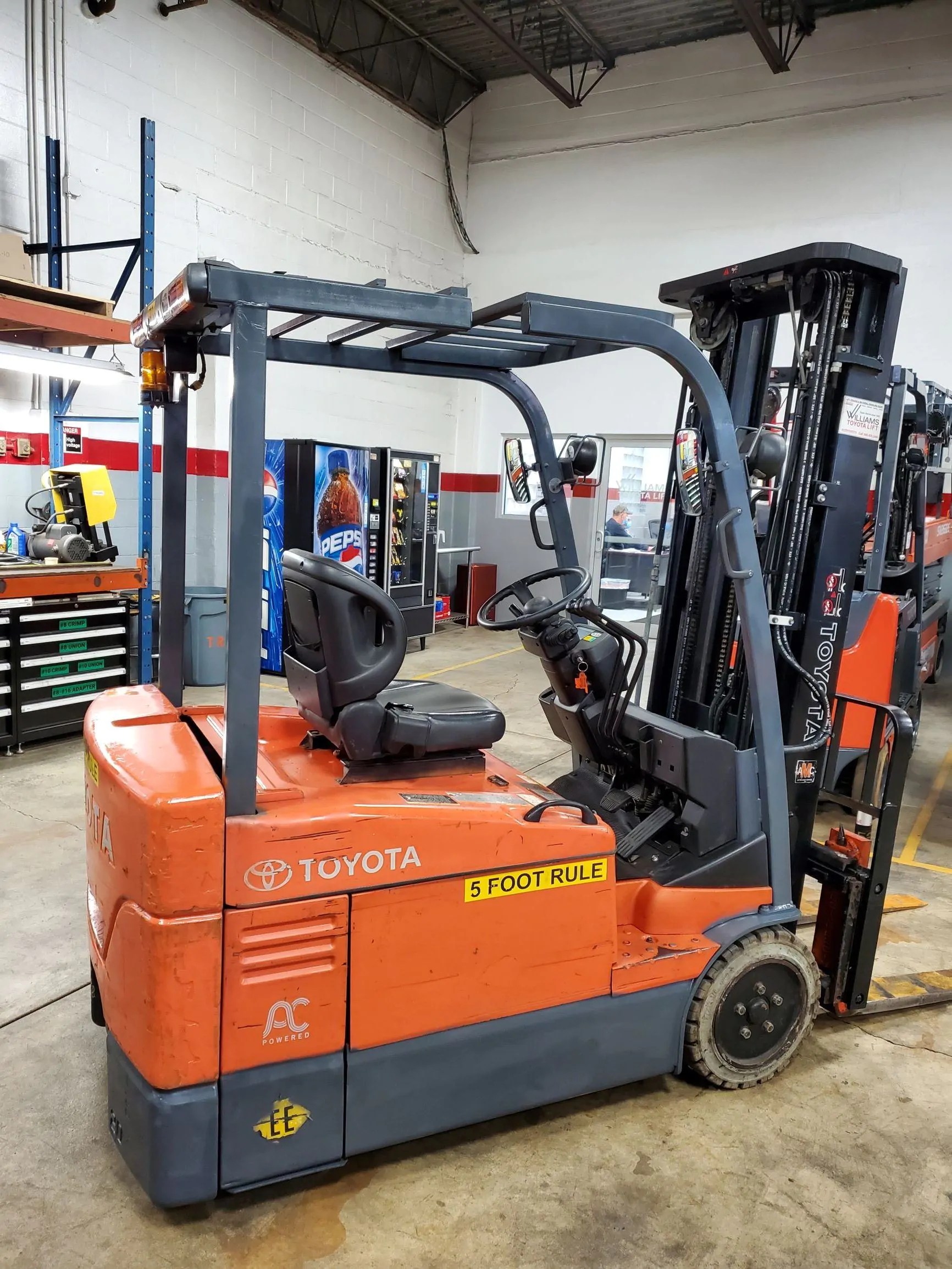 4,000 LBS Capacity Electric Forklift 2011 Williams Toyota Lift