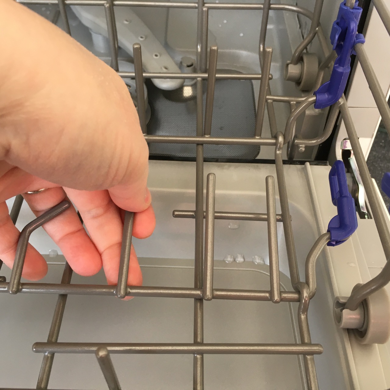 Aikoper dishwasher interior space rack 1 Really Wonderful Things