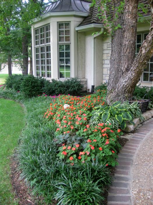 Lawrence, KS Landscape Design Annuals and Perennials Planting Flowers