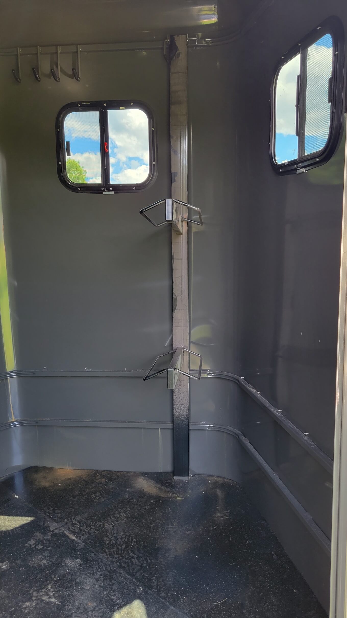 2023 Valley 2 Horse Dressing Room Straight Load 7’6″ Williams Trailer