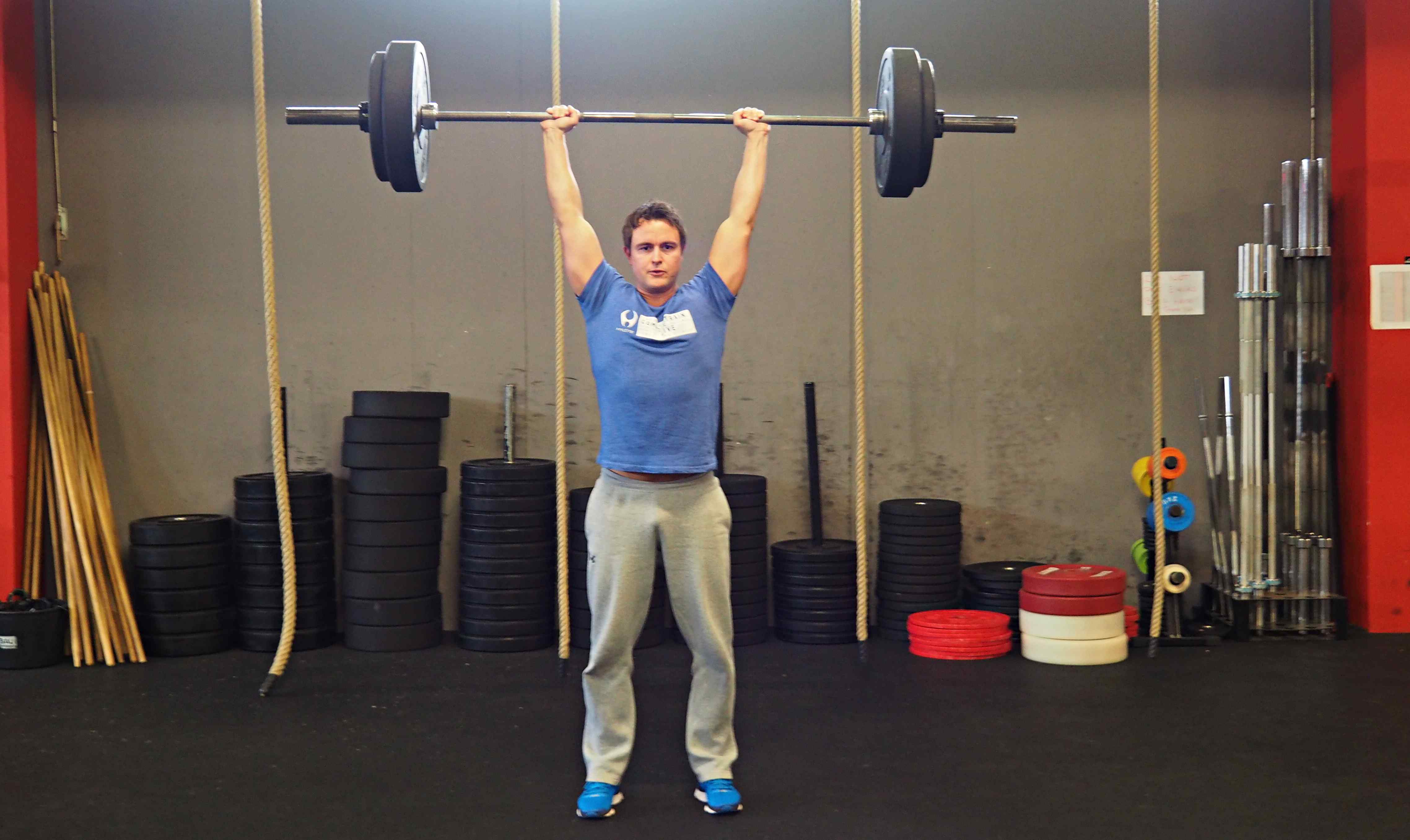 Schulterdrücken / Military Press Richtige Technik & Ausführung 