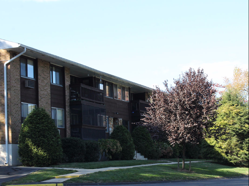 Stamford Complexes Wilton Crest Condominiums