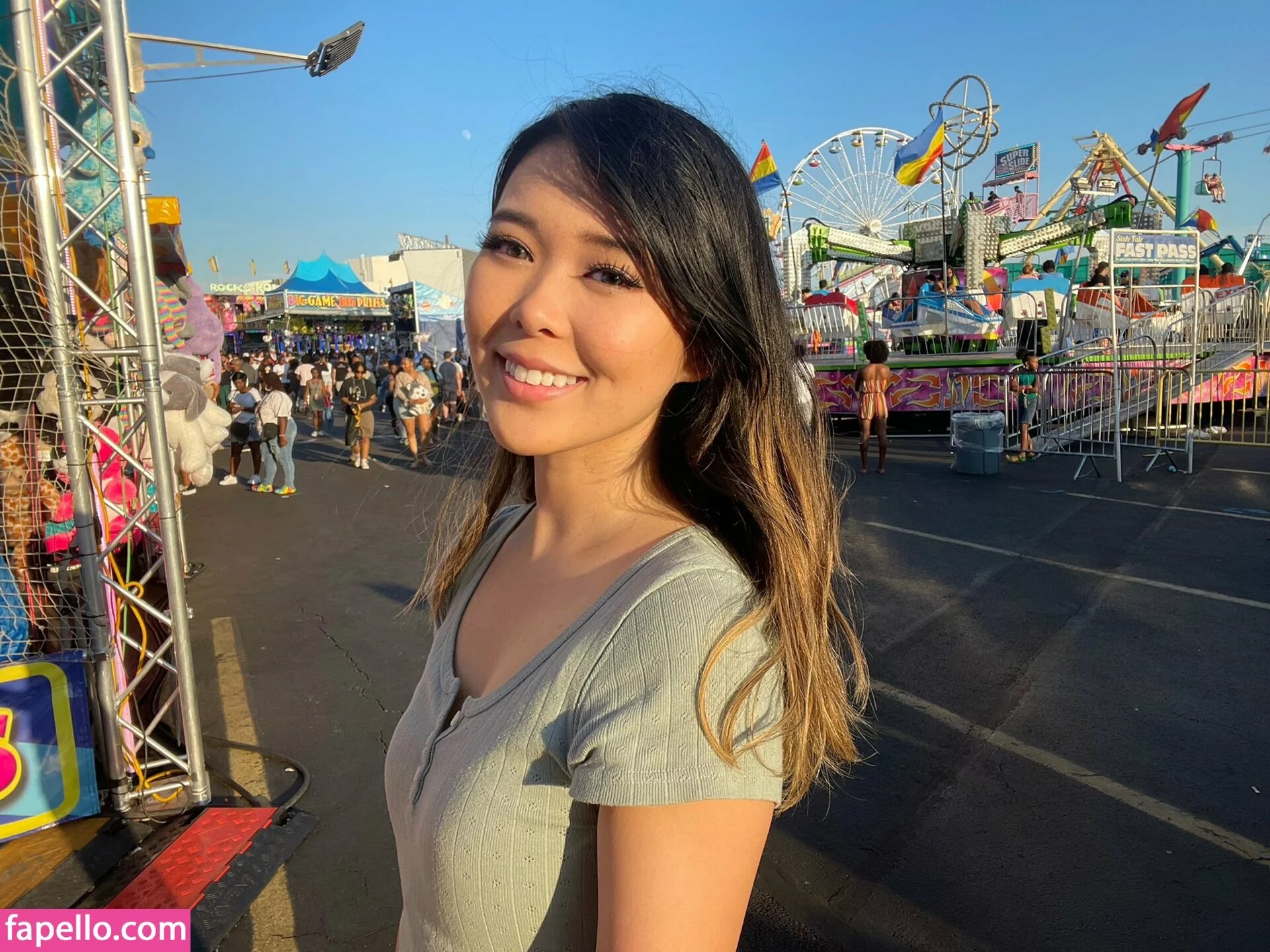 ExtraEmily reacts to racist encounter during public livestream | WIN.gg