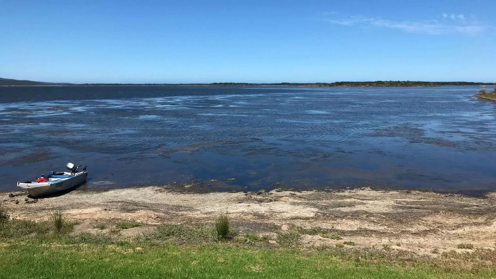 Windsurfing at Stingray Point, Mallacoota (VIC, Australia)