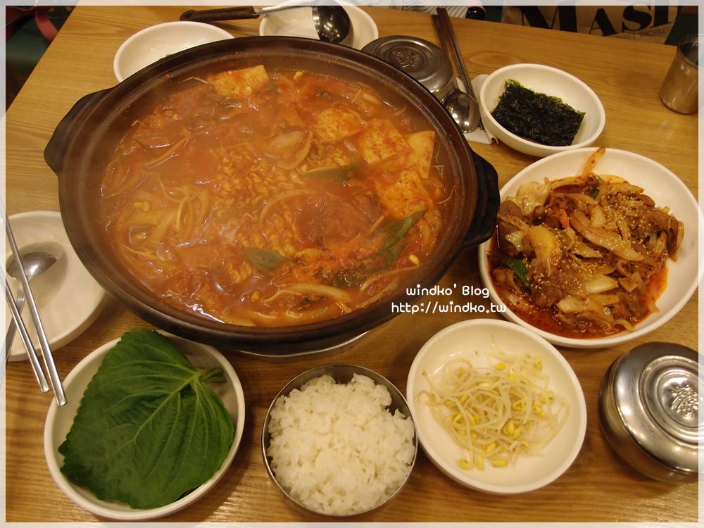 釜山食記∥ 南浦洞。誠心食堂 정성식당 – 只賣三道菜的簡單食堂，卻有讓人著迷的美味魔力！一個人也可以吃