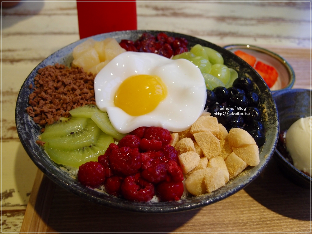 釜山食記∥ 南浦站。你一定沒見過的拌飯刨冰！顛覆視覺與味覺平衡認知的創意冰品！