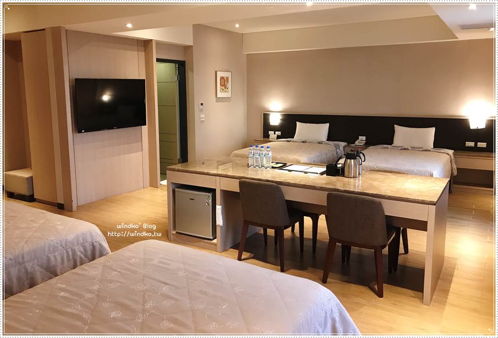 彰化住宿推薦∥ 四張單人床的四人房，超大間且房價便宜，適合朋友或家庭出遊！近彰化市區的美儷閣商務旅館