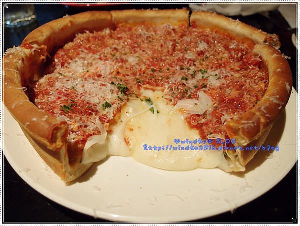 食記∥ 高雄左營。The Bayou – 罪惡萬分的雙層起司披薩派（在The-303 Kitchen and Bar 也可以吃到原老闆做的披薩唷！）