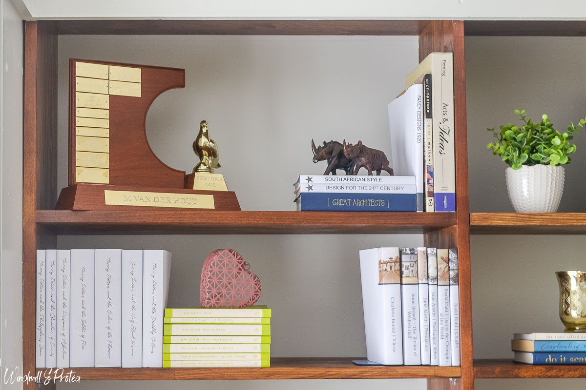9 Ways to Decorate with Books to make your Bookshelf look Amazing