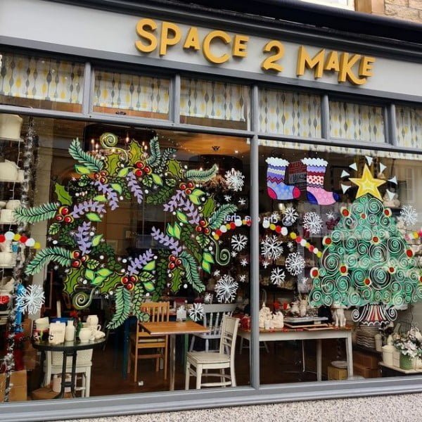 25 Charming Christmas Window Paint Ideas