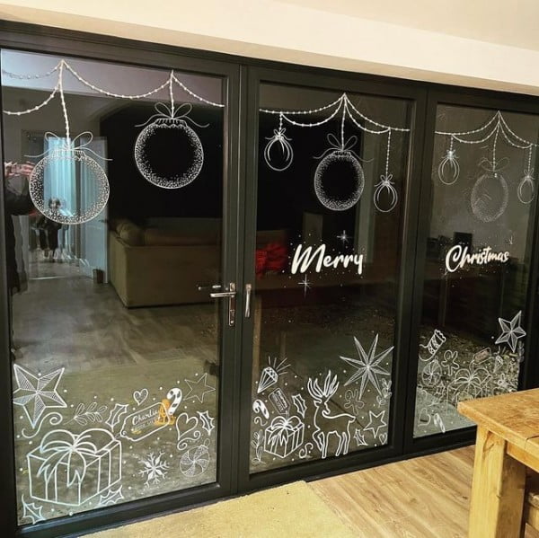 25 Charming Christmas Window Paint Ideas