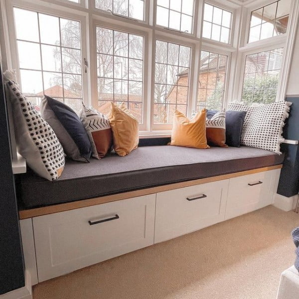 24 Classic and Modern Bay Window Ideas