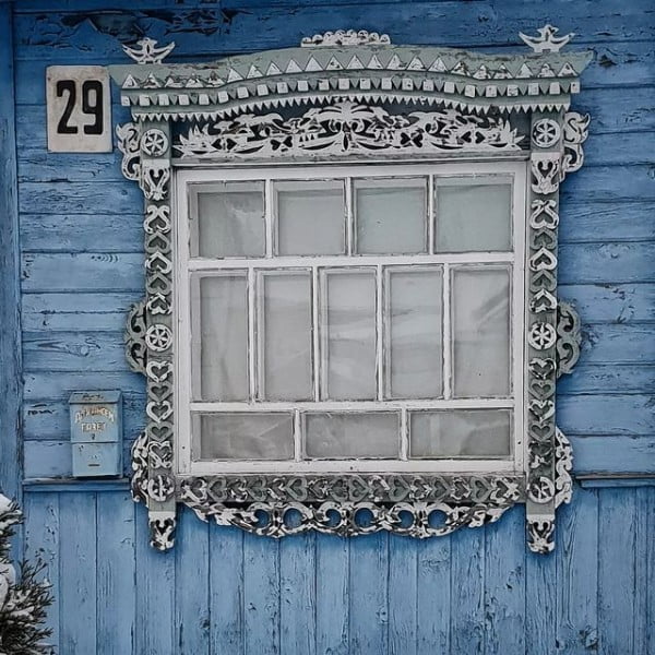 22 Classic Old Window Treatment Ideas
