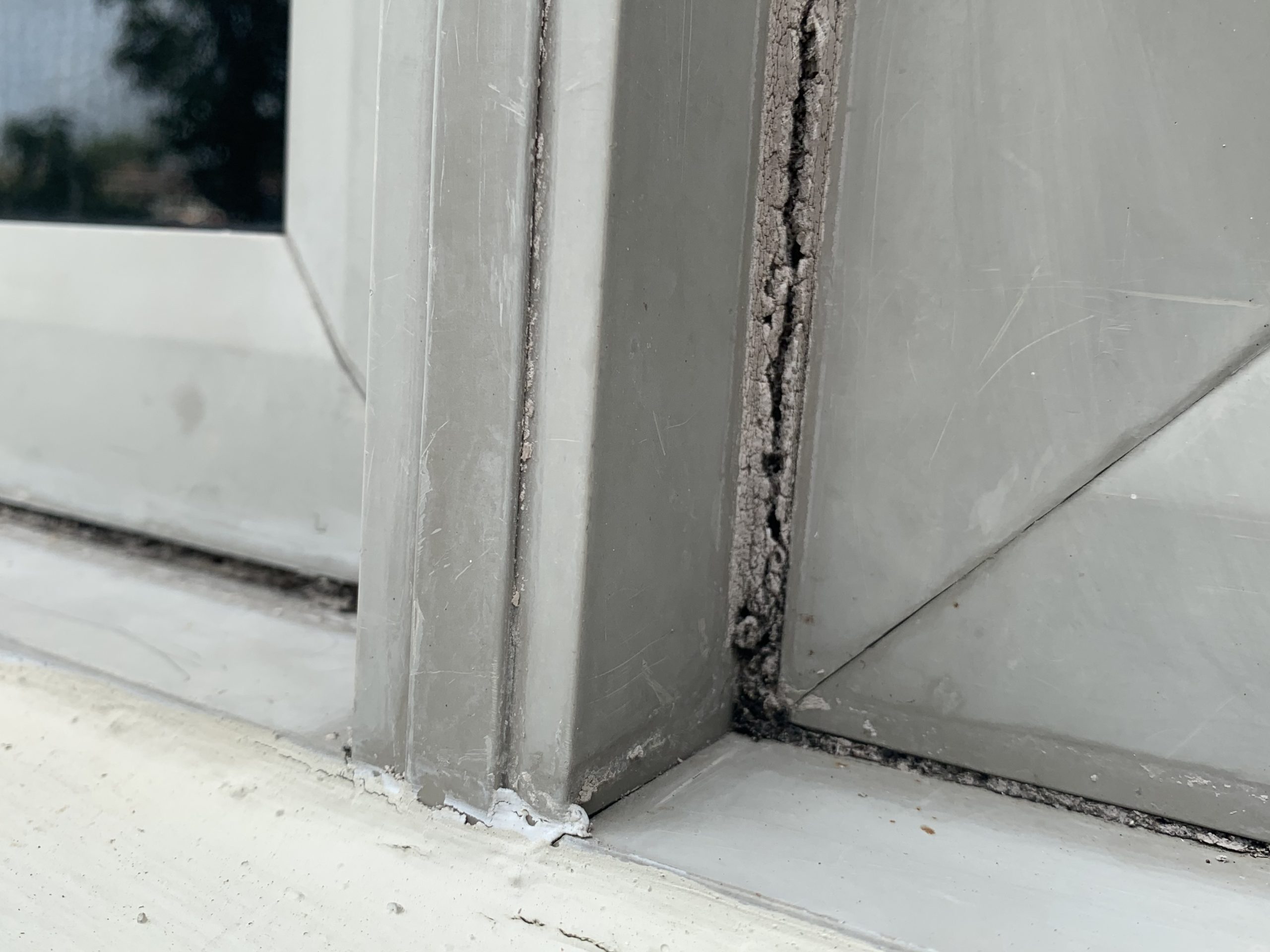 Window leak repairs & window caulking replacement services