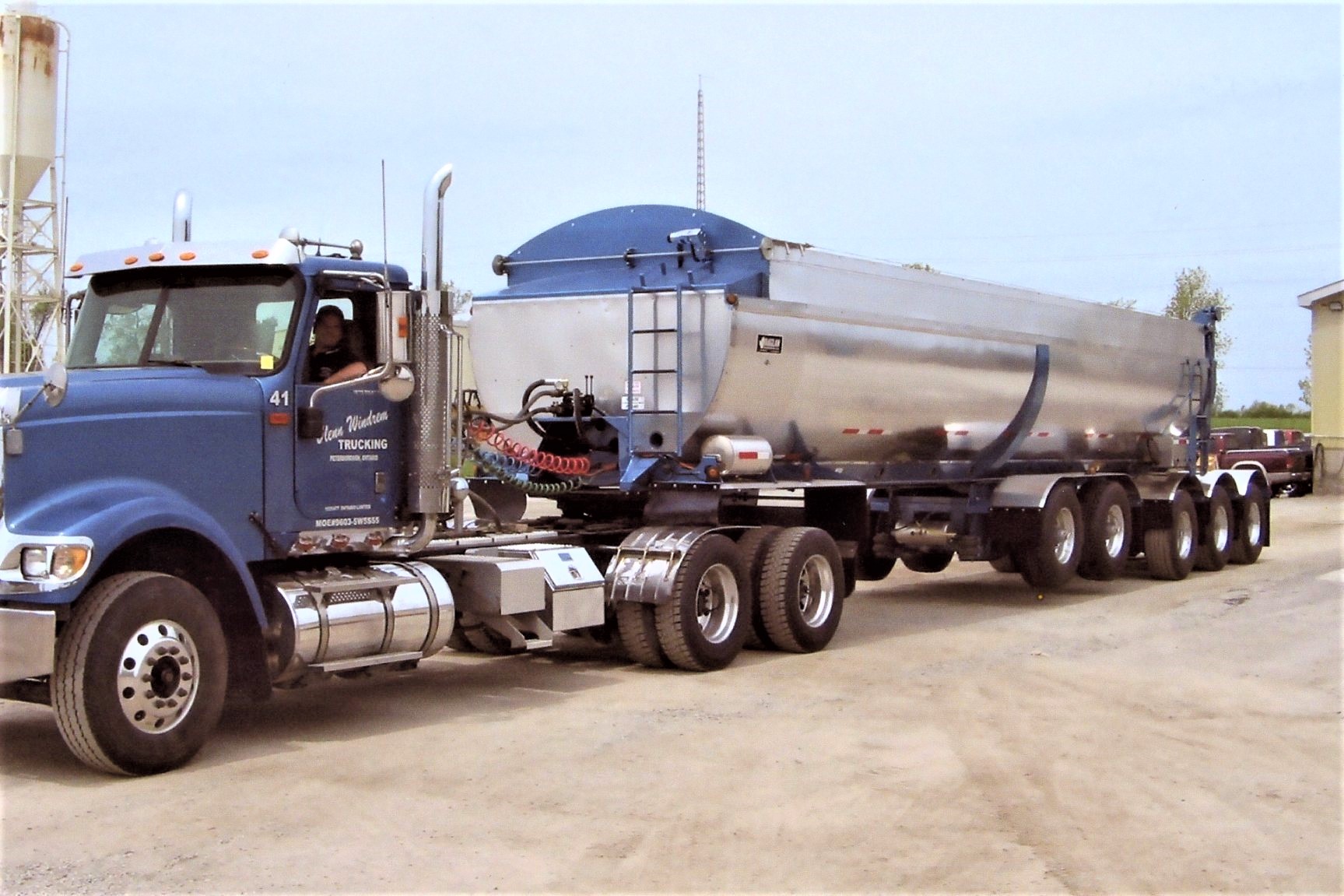Peterborough Live Bottom Trailers, Gravel Sand Stone Delivery