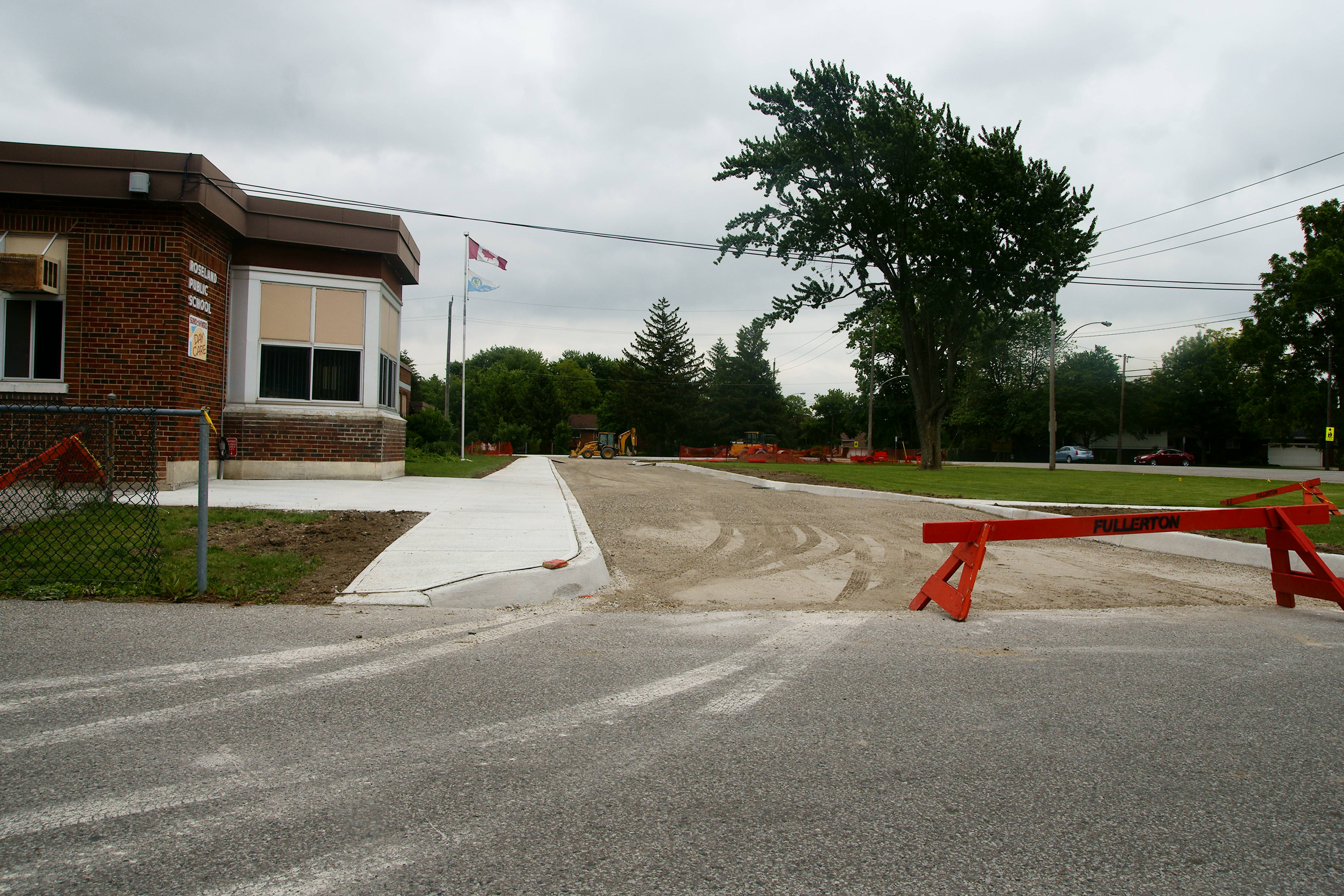 Bus Bay Nearly Complete At Roseland School windsoriteDOTca News