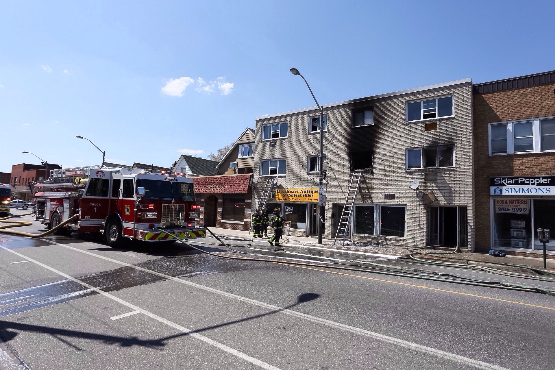 PHOTOS Fire At Wyandotte Street Apartment Building windsoriteDOTca