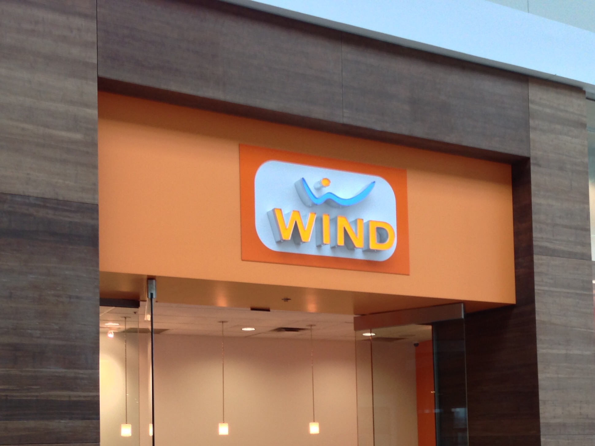 Wind Mobile Hosting Windsor Job Fair windsoriteDOTca News windsor