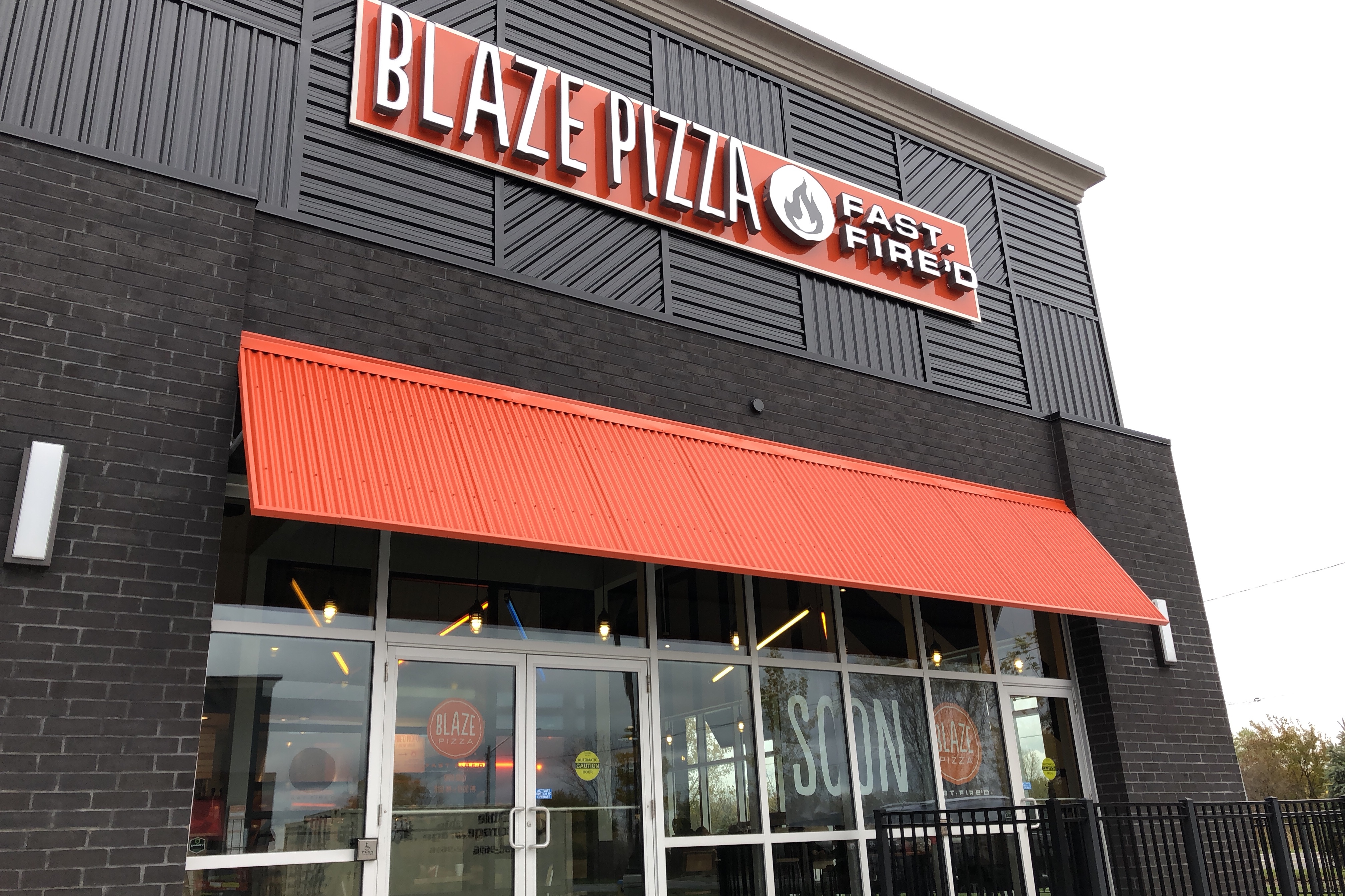 Now Open Blaze Pizza On Division Road windsoriteDOTca News windsor ontario's neighbourhood