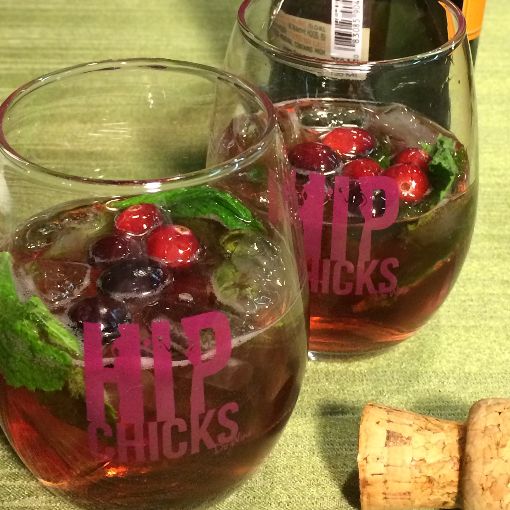 Hip Chicks do Wine Riot Girl Cranberry Sparkler Winerabble