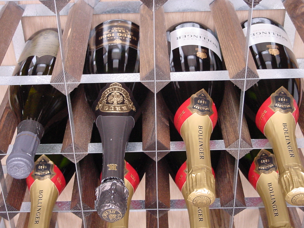 Traditional Wooden & Metal Wine Racks Premium Design & Fitting Wine