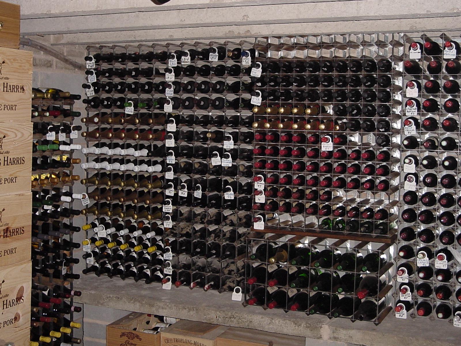 Traditional Wooden & Metal Wine Racks Premium Design & Fitting Wine