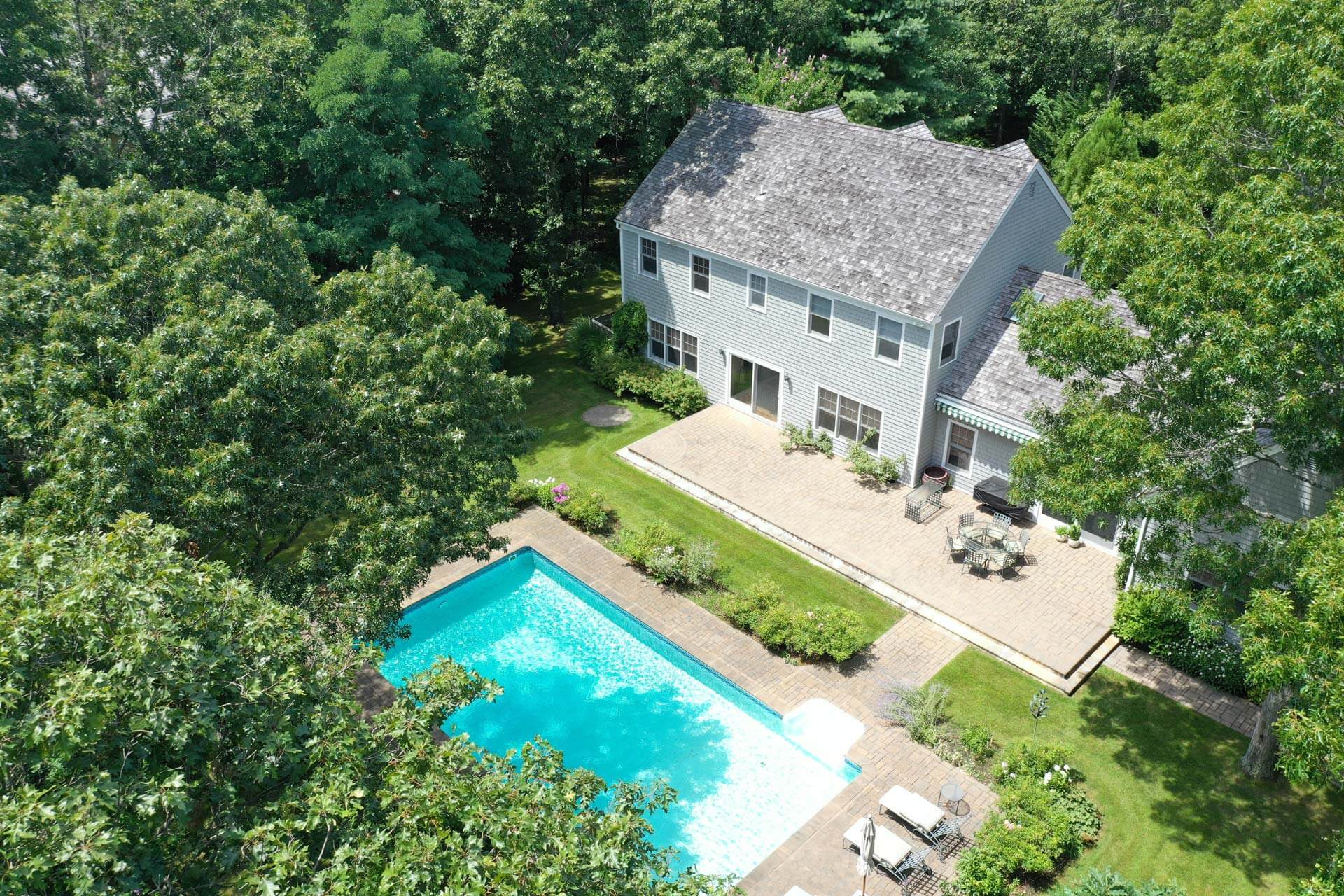 3 Barclay Court East Hampton New York WINES HAMPTONS