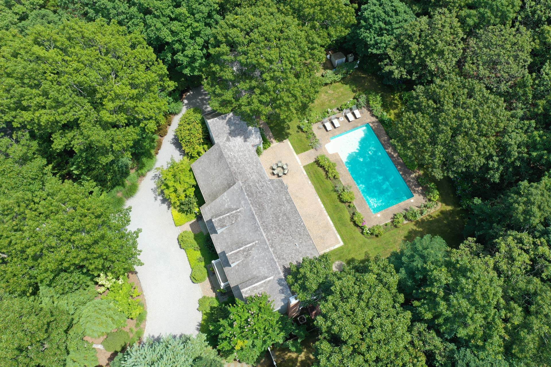 3 Barclay Court East Hampton New York WINES HAMPTONS