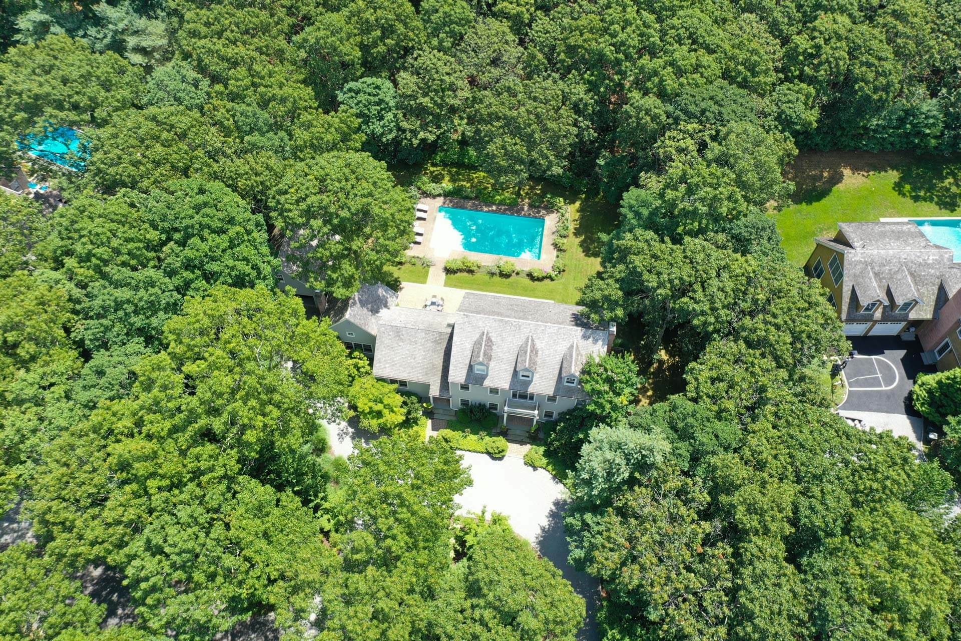 3 Barclay Court East Hampton New York WINES HAMPTONS