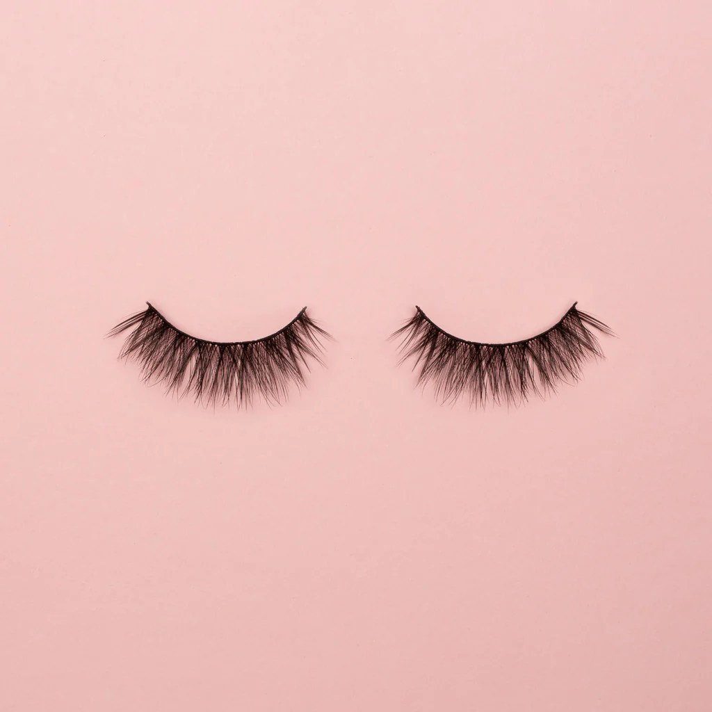 LASH EXTENSIONS VS FALSE LASHES WHICH IS RIGHT FOR YOU?