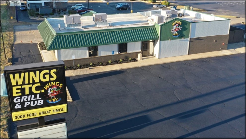 Community support helps Wings Etc. Connersville celebrate 1year