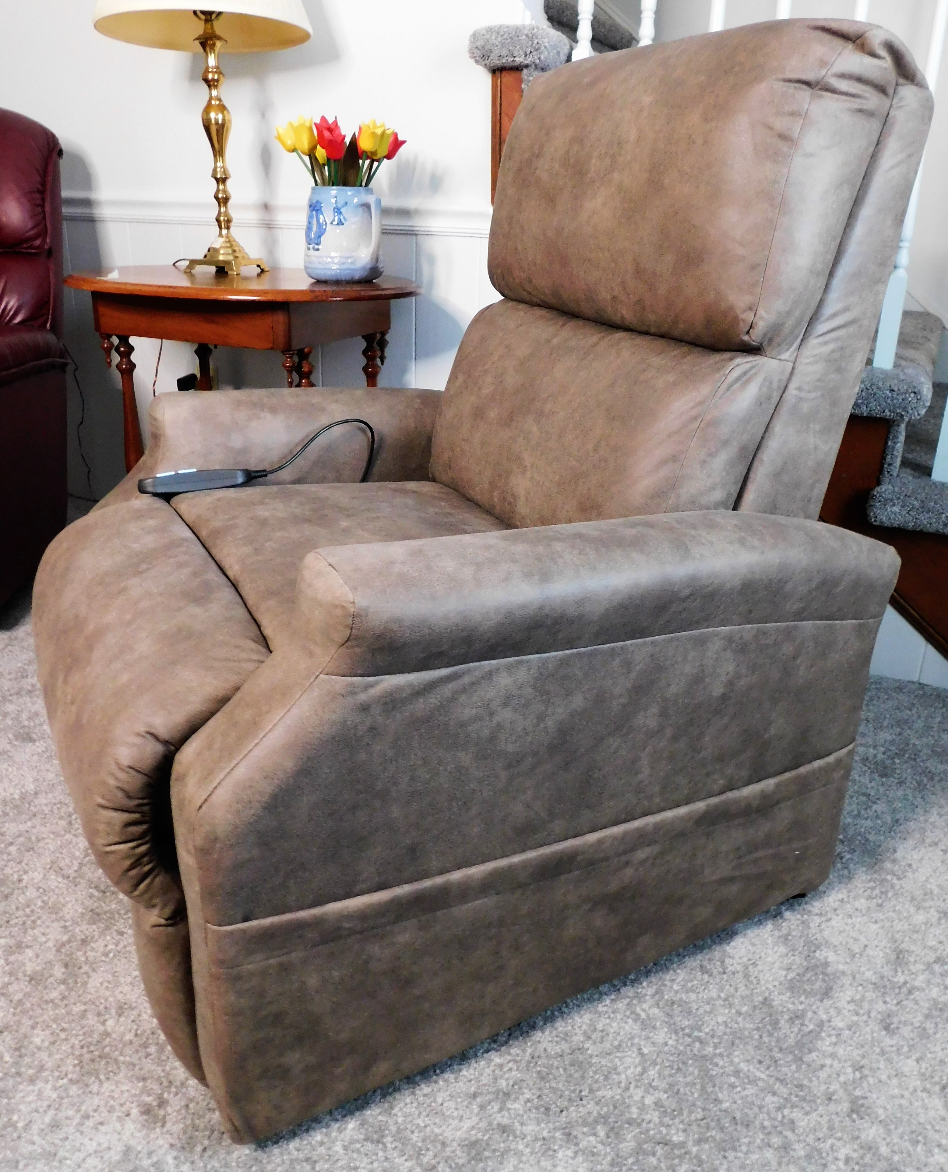 Lot Detail Like New Jackson Furniture Industries "Cat Napper" Petit