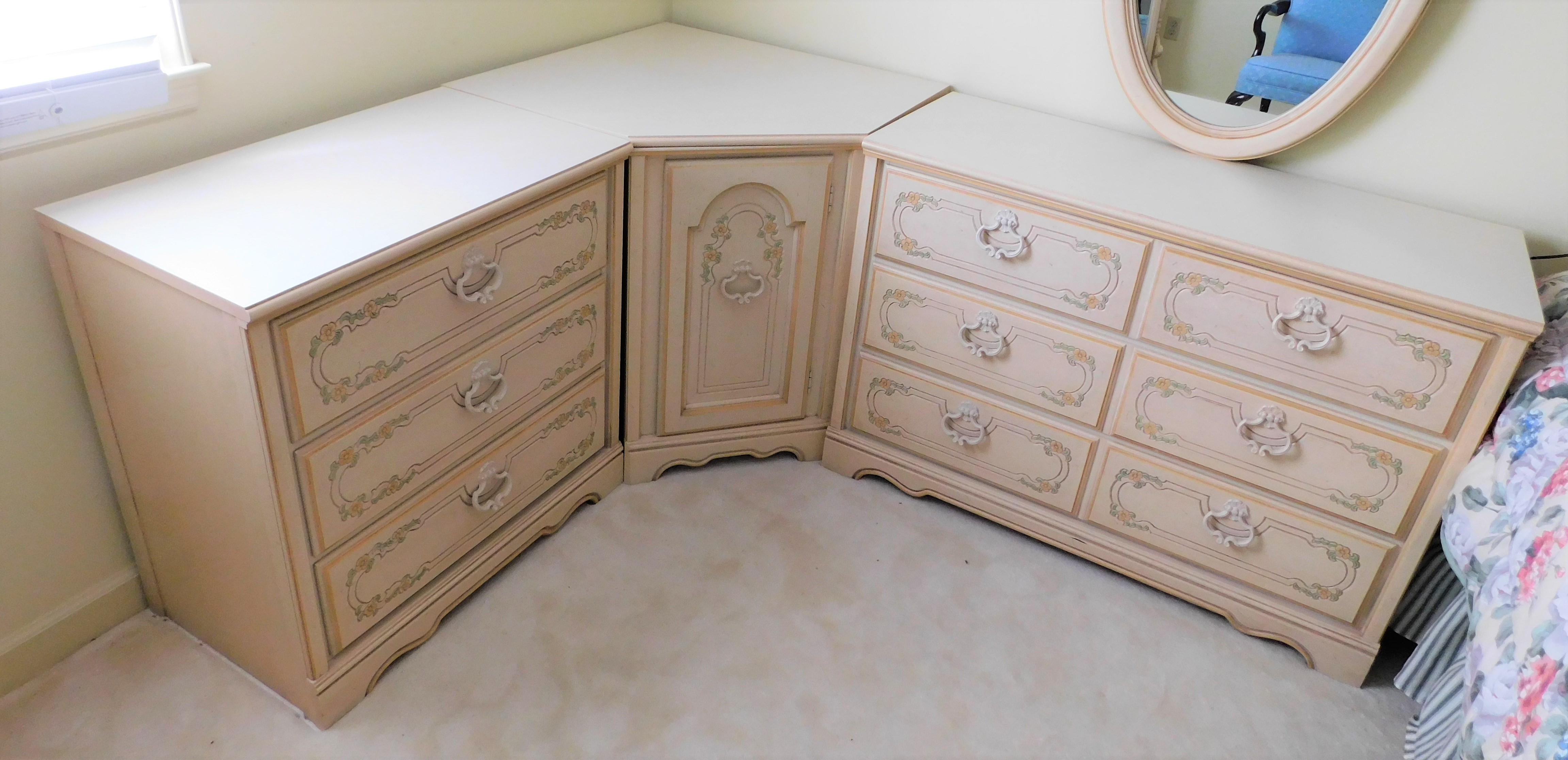 Lot Detail - French Country Style Painted L Shaped Dresser -30" tall 18