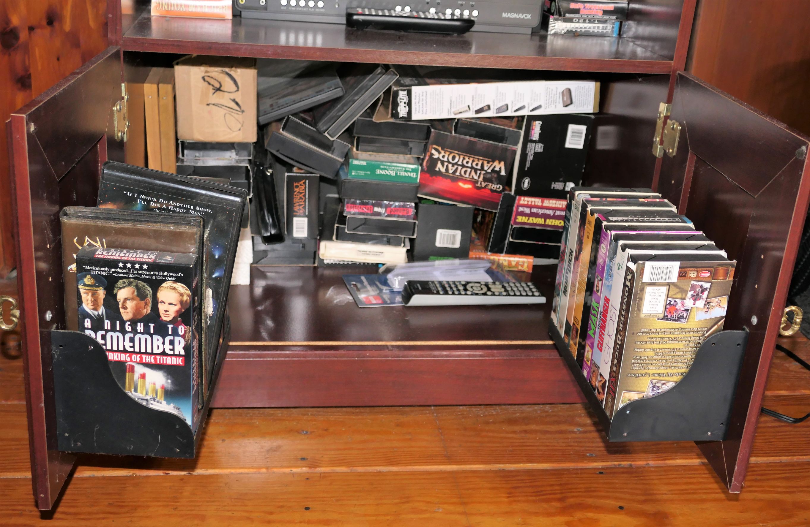 Lot Detail TV with Magnavox DVD / VCR with Remote, DVD Movies