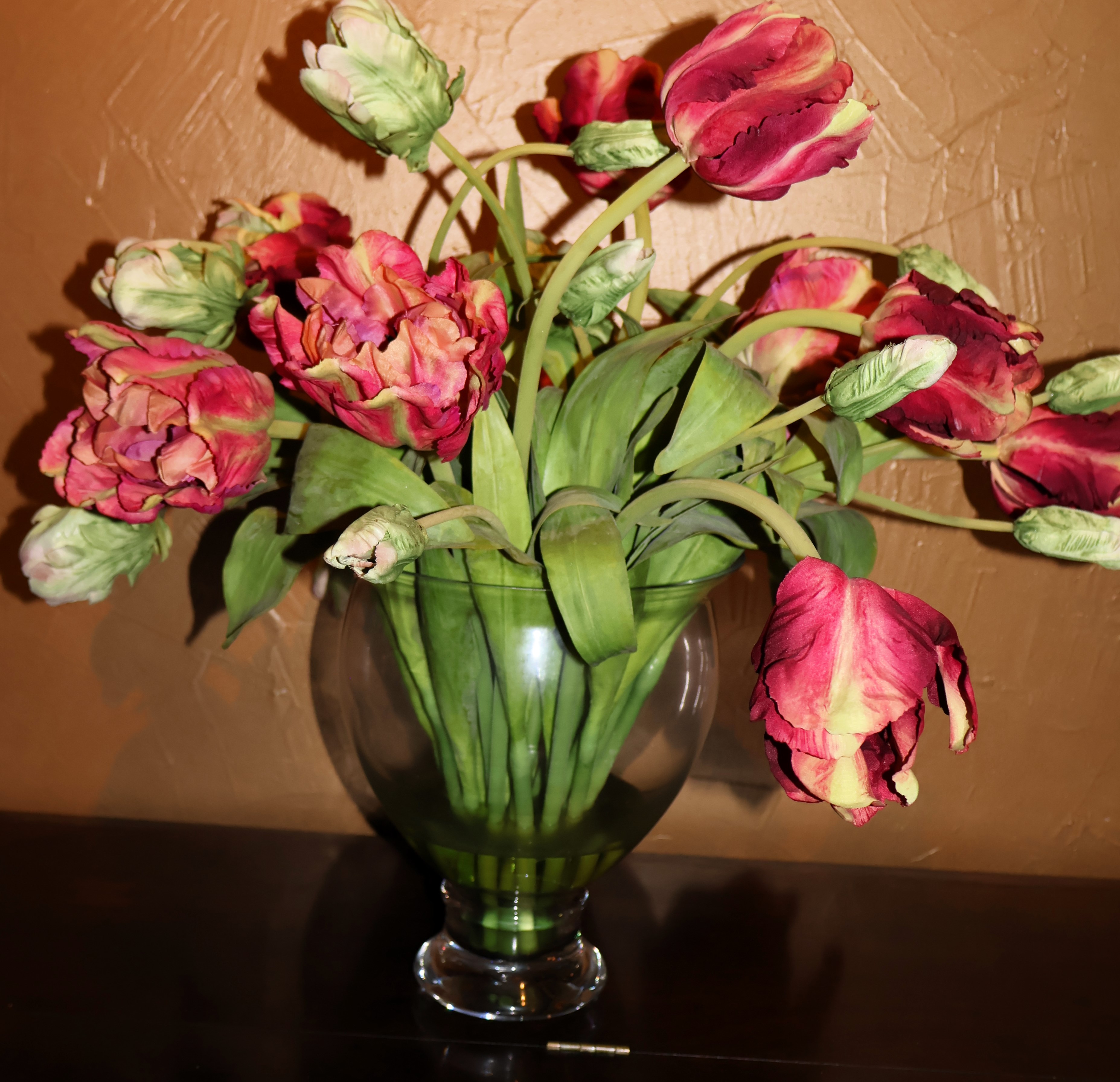 Lot Detail Beautiful Arrangement of Faux Tulips in Glass Vase Vase