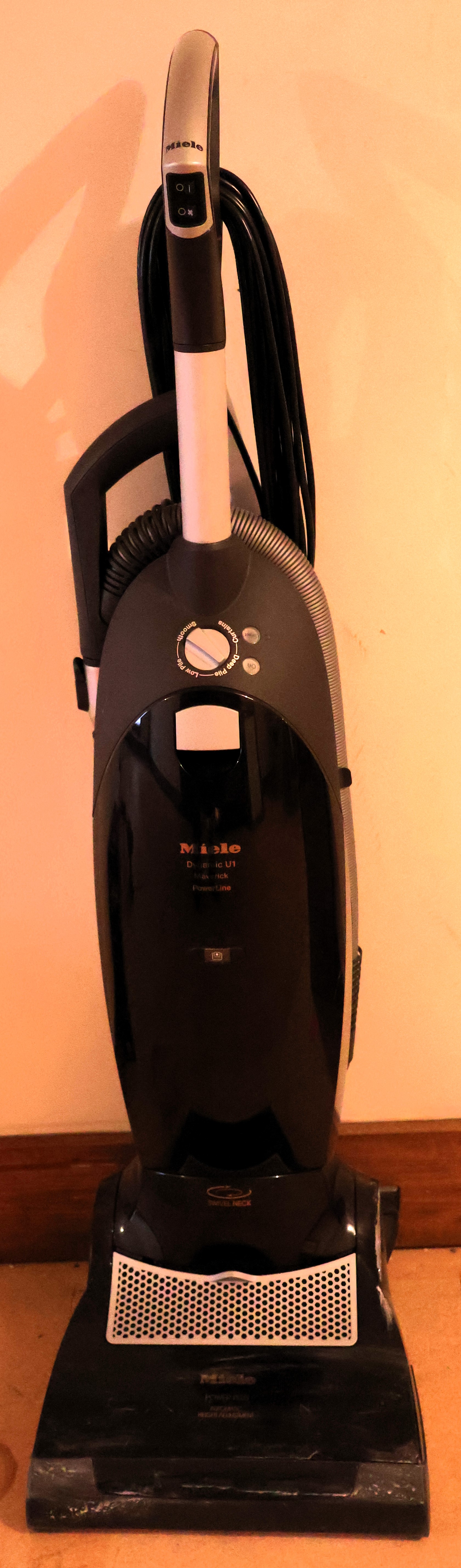 Lot Detail Miele Dynamic U1 Maverick PowerLine Upright Vacuum Cleaner