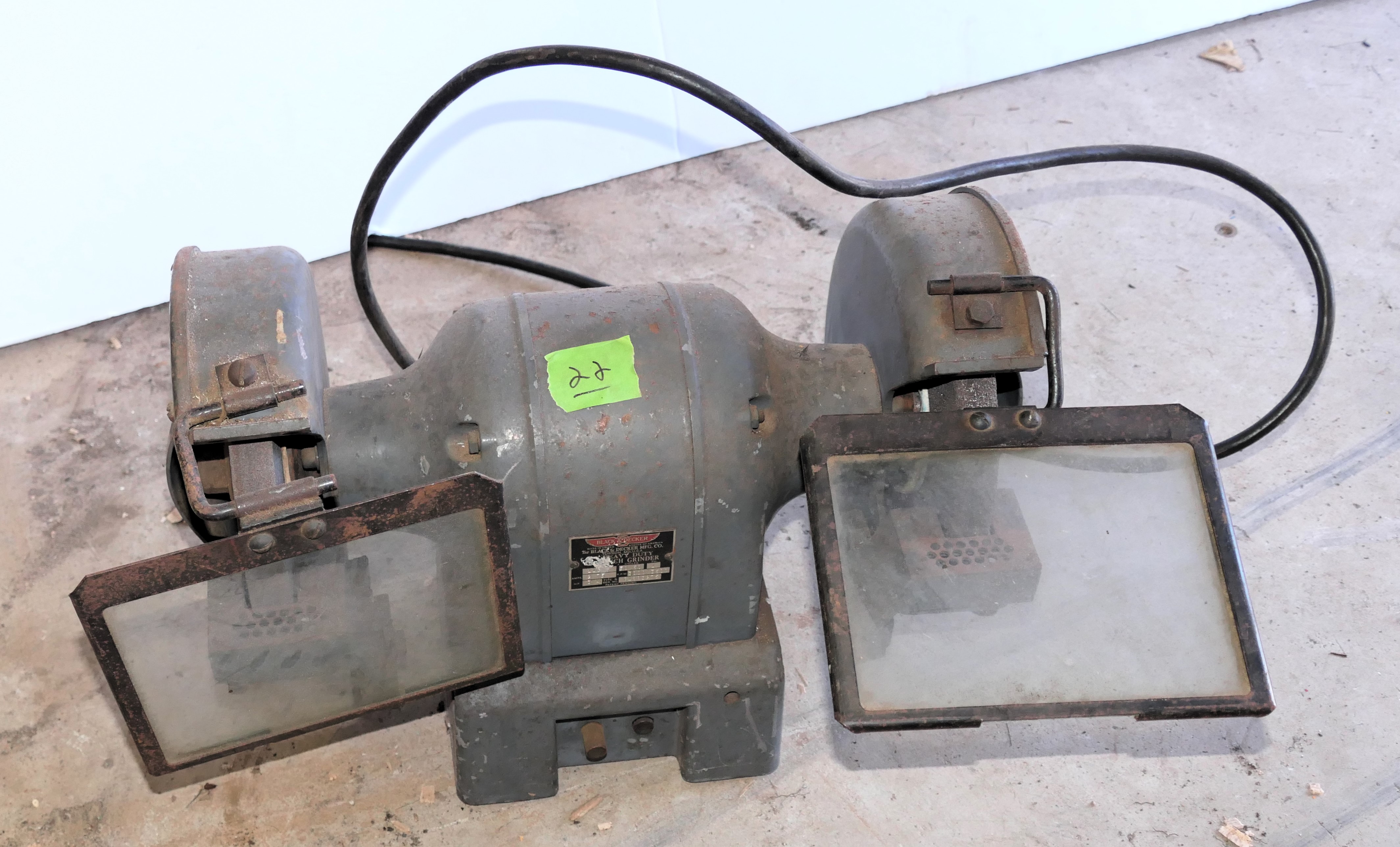 Lot Detail - Black & Decker Heavy Duty Grinder