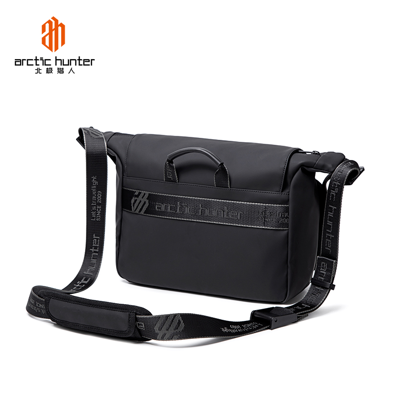 Arctic Hunter Shoulder Bag Wintertime