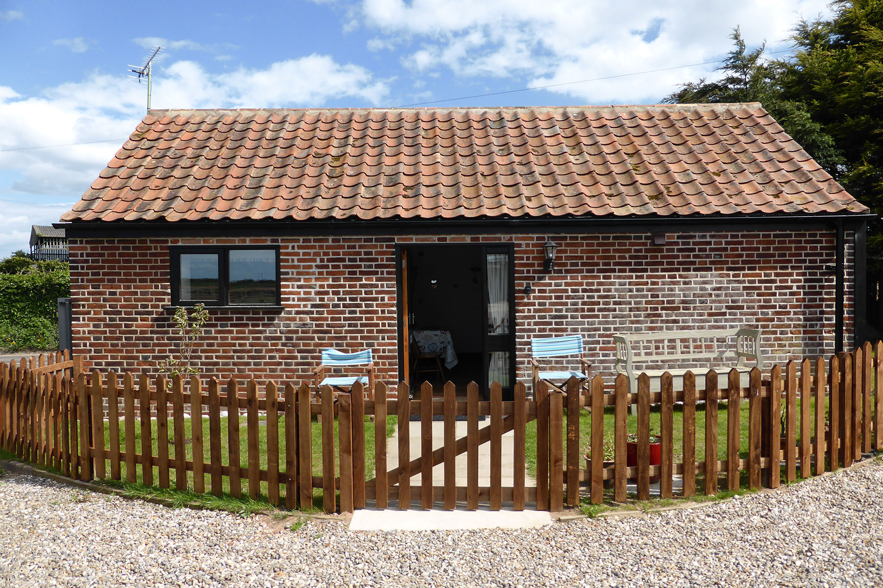 WintertononSea Dog friendly Norfolk village & sandy beach