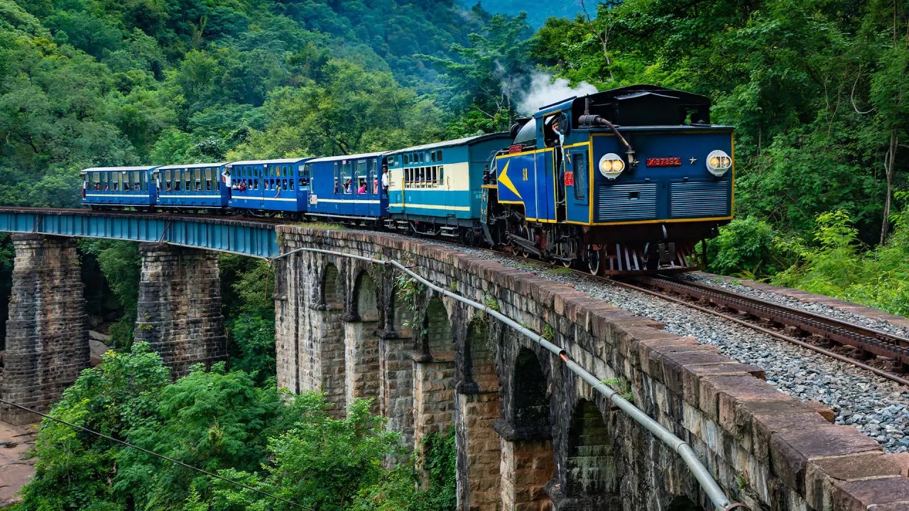 10 Beautiful Train Journeys In India One Must Take