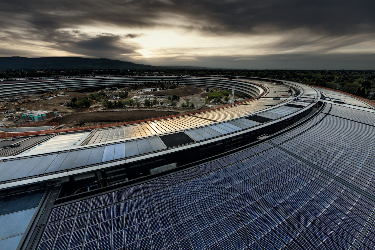 アップルの新本社「宇宙船」は、地域社会に歓迎されない「時代錯誤」な建築だった WIRED.jp