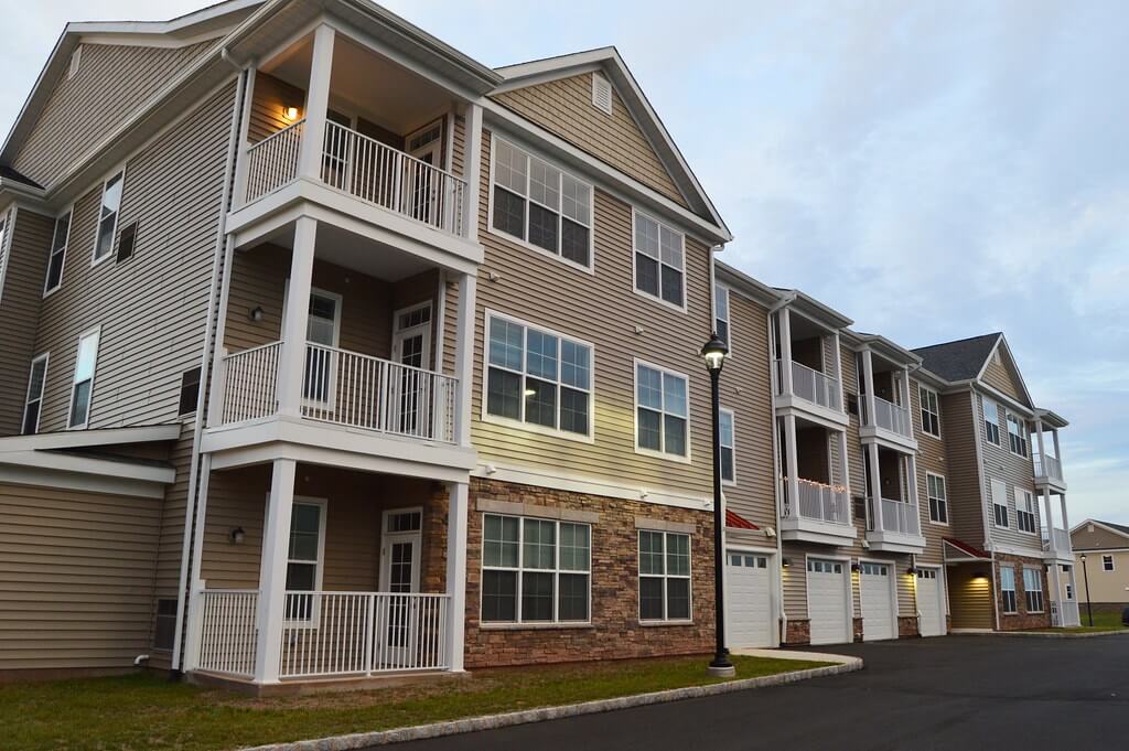 Landlord groups to apartment owners Hit ‘pause’ on evictions