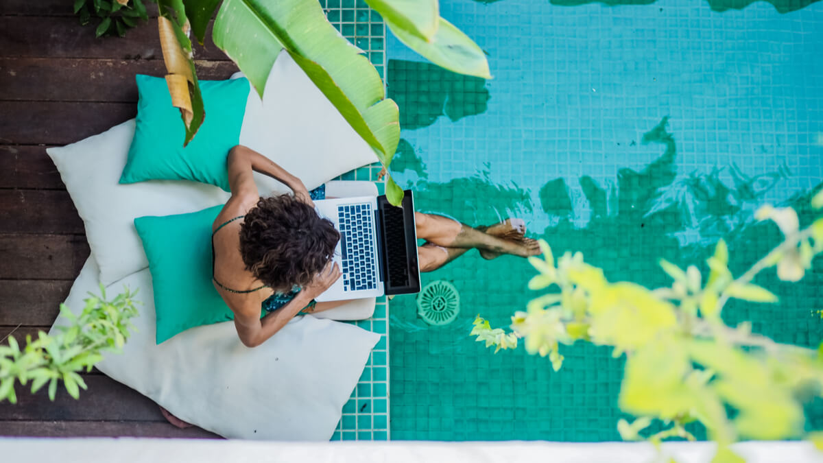 The best 20 travel jobs (2021) Wise