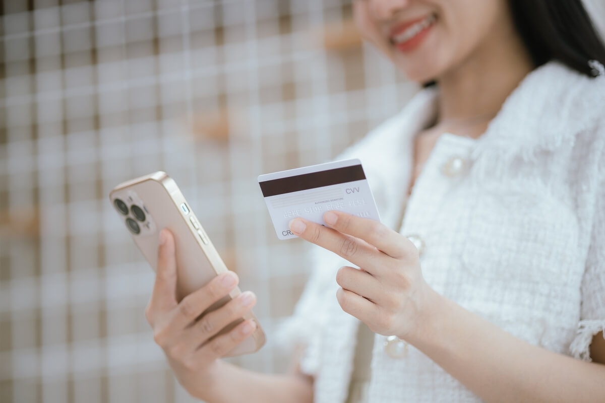 KLIA Plaza Premium Lounge free access credit card comparison Wise